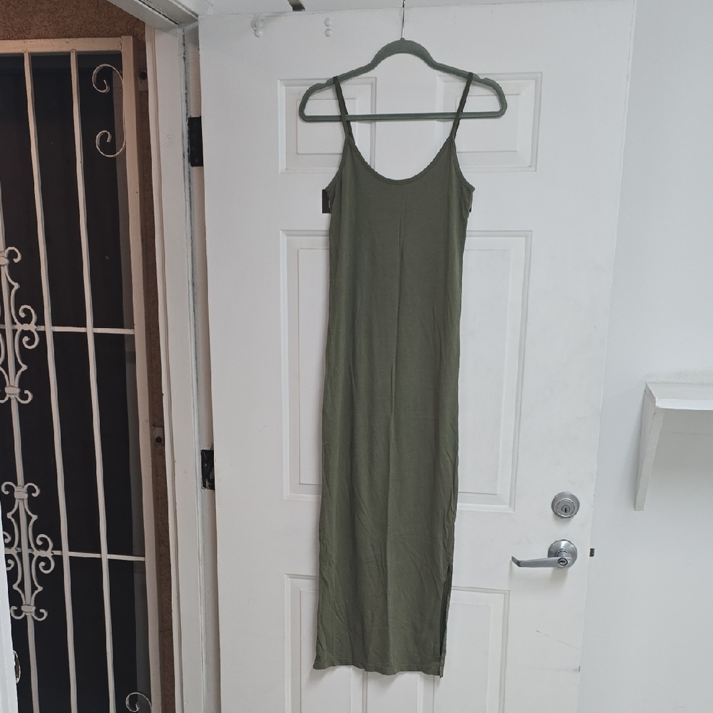 DONNI scoop neck maxi dress in green